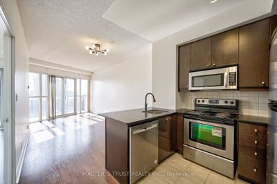 2002 - 60 Absolute Ave, Condo with 1 bedrooms, 1 bathrooms and 1 parking in Mississauga ON | Image 2