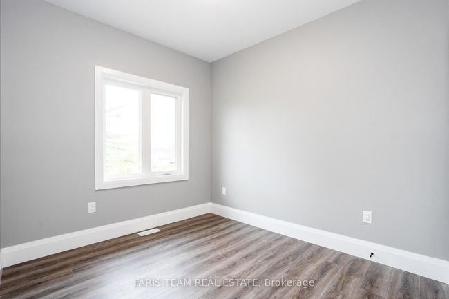 27 Leisure Crt, House other with 3 bedrooms, 1 bathrooms and 4 parking in Coldwater ON | Image 13