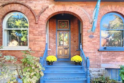 391 Wellesley St E, House attached with 3 bedrooms, 3 bathrooms and 1 parking in Toronto ON | Image 2