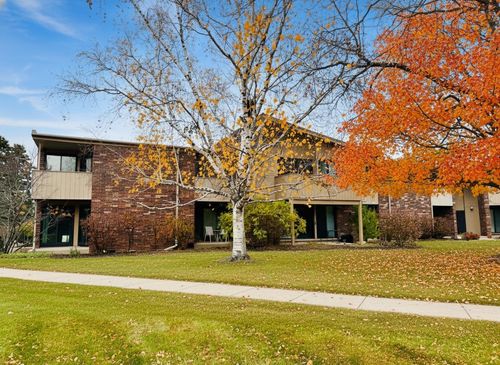 425 W Willow Ct, Fox Point, WI, 53217-2667 | Card Image