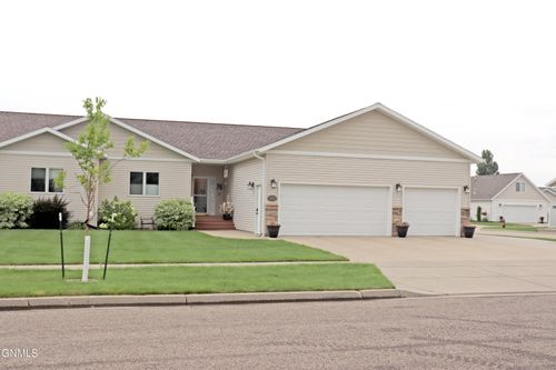 804 Santa Fe Ave, Bismarck, ND, 58504-7667 | Card Image