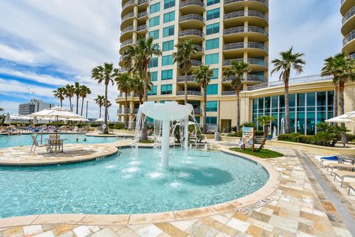 bc0712-801 E Beach Dr, Galveston, TX, 77550-3364 | Card Image