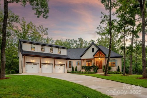 2705 Ski Trail Ln, Waxhaw, NC, 28173-9389 | Card Image