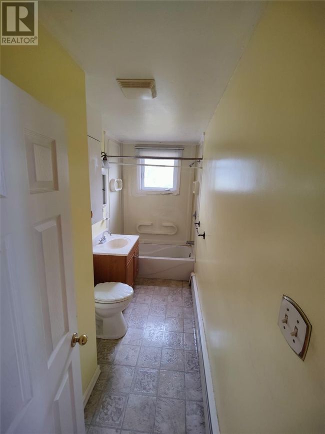 69 Main St N, House other with 2 bedrooms, 2 bathrooms and null parking in Glovertown NL | Image 8