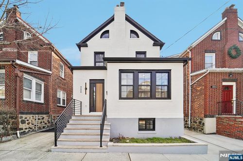 8608 2nd Ave, North Bergen, NJ, 07047-5147 | Card Image