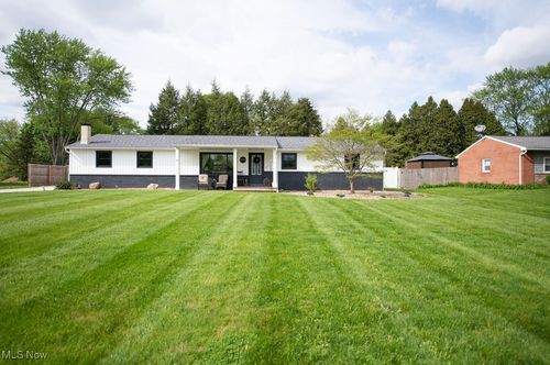 1101 Woodland St Sw, Hartville, OH, 44632-8303 | Card Image