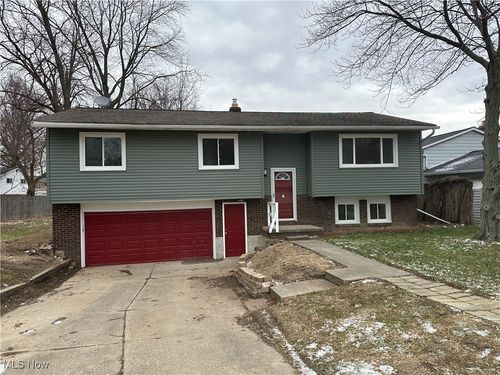 5589 Marine Pkwy, Mentor On The Lake, OH, 44060-2523 | Card Image