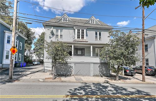 124 Pitman St, Providence, RI, 02906-5113 | Card Image
