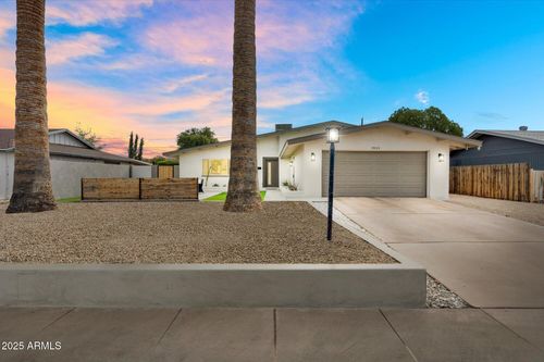 3929 E Mercer Ln, Phoenix, AZ, 85028-3437 | Card Image