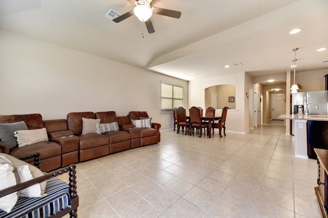 194 Camden Cv, House other with 5 bedrooms, 3 bathrooms and 4 parking in Buda TX | Image 7