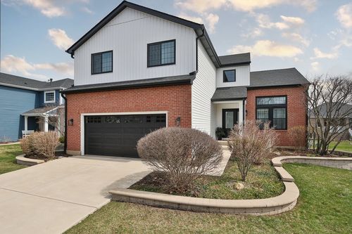 9015 Hillcrest Lane, Woodridge, IL, 60517 | Card Image