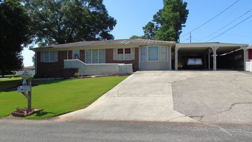 103 Plant St, Muscle Shoals, AL, 35661-1066 | Card Image