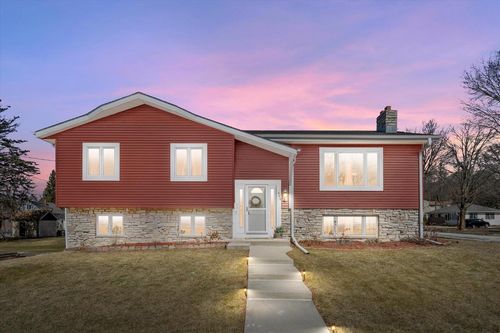 408 Acorn Road, West Bend, WI, 53090 | Card Image