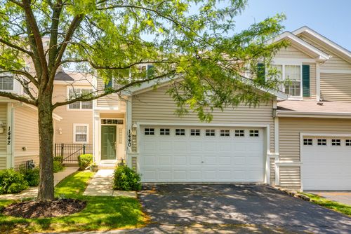 1440 W Remington Ln, Round Lake, IL, 60073-2384 | Card Image