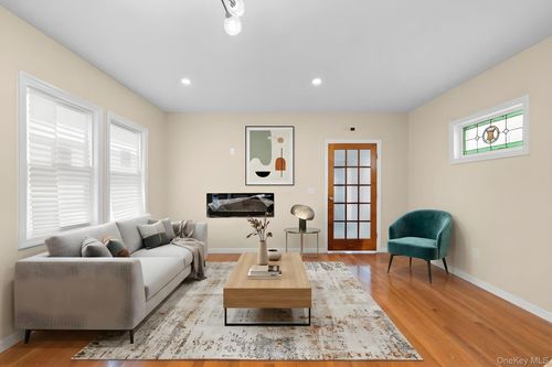 22531 106th Ave, Queens Village, NY, 11429-2405 | Card Image