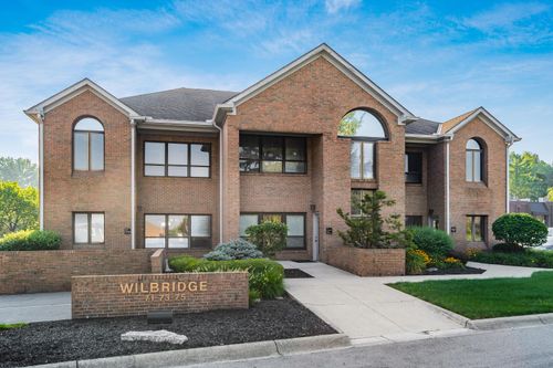 a4-71 E Wilson Bridge Rd, Worthington, OH, 43085-2358 | Card Image