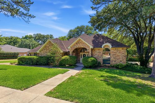 3813 Cambridge Cir W, Bedford, TX, 76021-2411 | Card Image