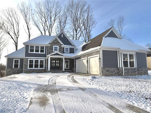 805 Club Dr W, Aurora, OH, 44202-6323 | Card Image