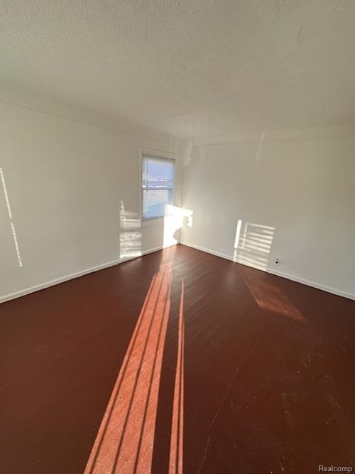 8210 Warwick St, Detroit, MI, 48228-3029 | Card Image