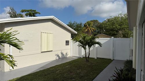 4-220 Nw 12th St, Pompano Beach, FL, 33060-5494 | Card Image
