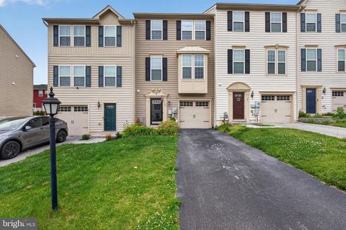 37 S Center St, HANOVER, PA, 17331-3478 | Card Image