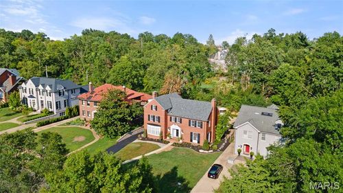 20 Ridgemoor Dr, Clayton, MO, 63105-3038 | Card Image