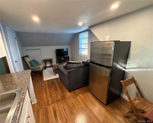 187 Fulton Ave, Lindenhurst, NY, 11757-4152 | Card Image