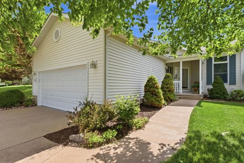 36-5200 Villa Dr, Davenport, IA, 52806-3678 | Card Image