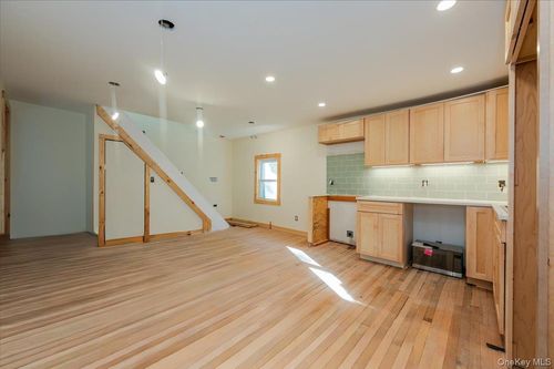 132 Raymond St, Rockville Centre, NY, 11570 | Card Image