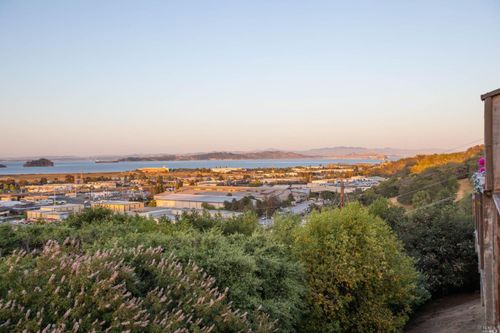 132 Tiburon Boulevard, San Rafael, CA, 94901 | Card Image