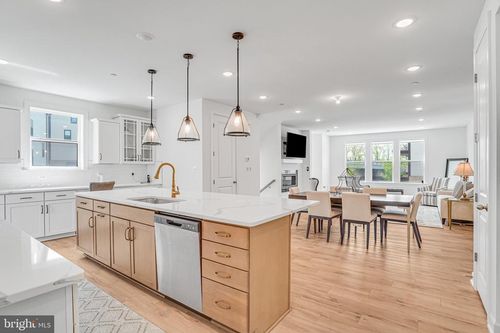 4975 Longmire Way, CHANTILLY, VA, 20151-2554 | Card Image