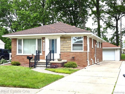 13688 Commonwealth St, Southgate, MI, 48195-1933 | Card Image
