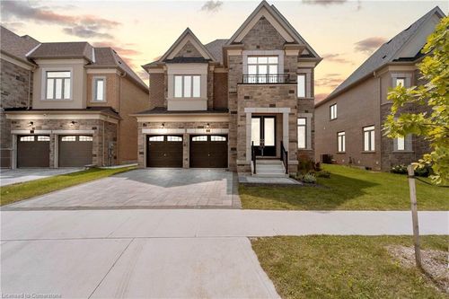 273 Forest Creek Dr, Kitchener, ON, N2R0M6 | Card Image