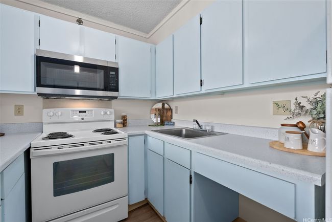 APT-211 - 98-402 Koauka Loop, Condo with 1 bedrooms, 1 bathrooms and 1 parking in Aiea HI | Image 6