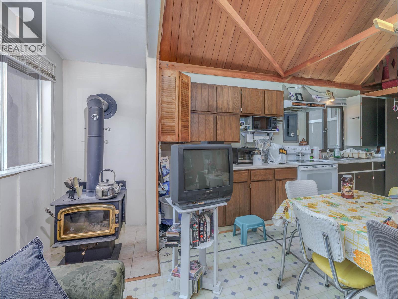 Residential in 100 Mile House 5