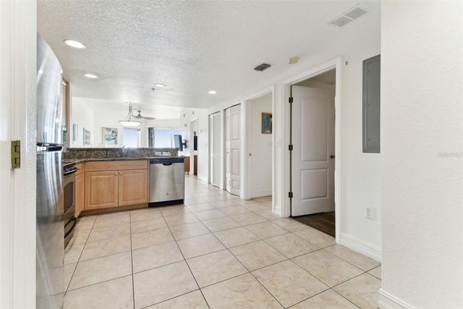 507 - 11605 Gulf Blvd, Condo with 2 bedrooms, 2 bathrooms and null parking in TREASURE ISLAND FL | Image 7