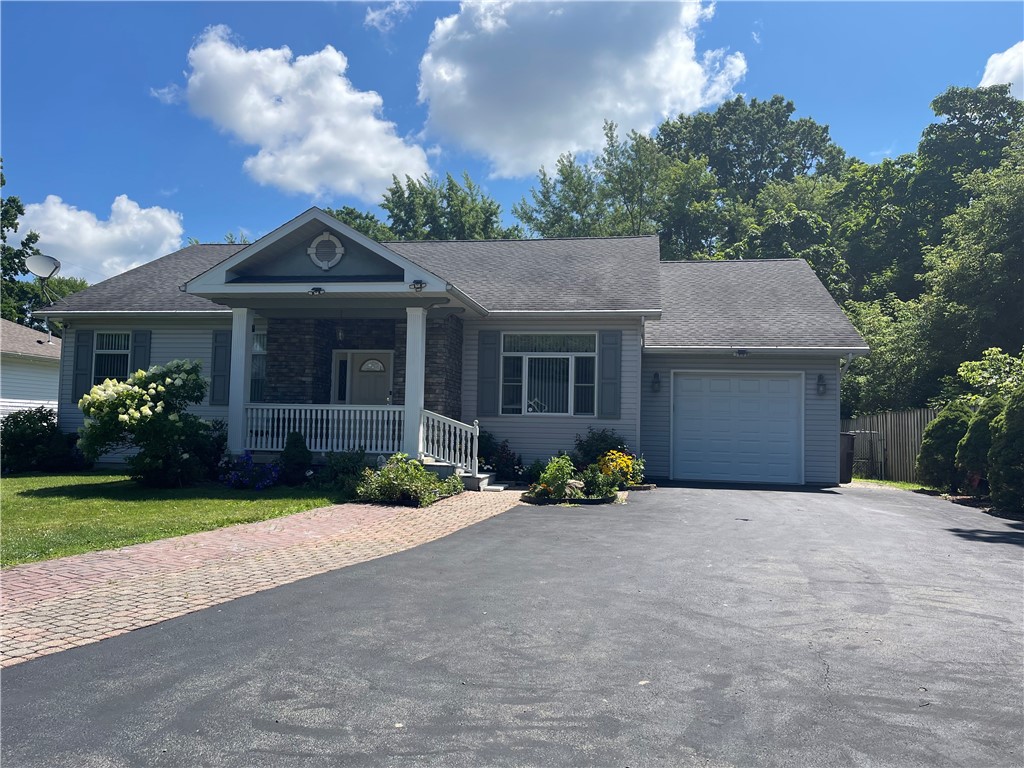 Buhl Farm Dr, Hermitage, PA 16148