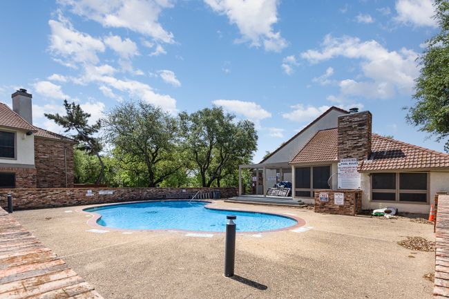 Community center and pool with sundeck | Image 9