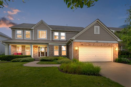 752 Easton Ln, Elk Grove Village, IL, 60007-7837 | Card Image