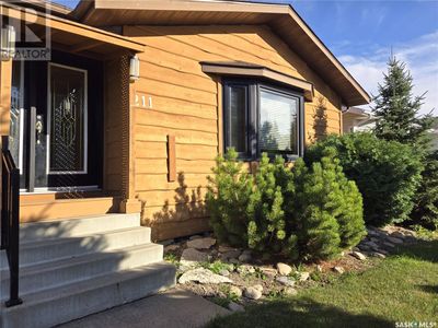 211 Maple St, House other with 4 bedrooms, 4 bathrooms and null parking in Outlook SK | Image 2