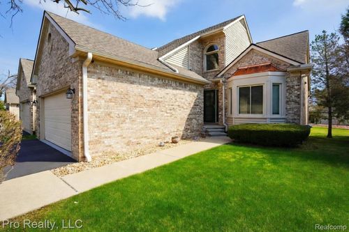 45317 Stonehedge Dr, Plymouth, MI, 48170-3992 | Card Image