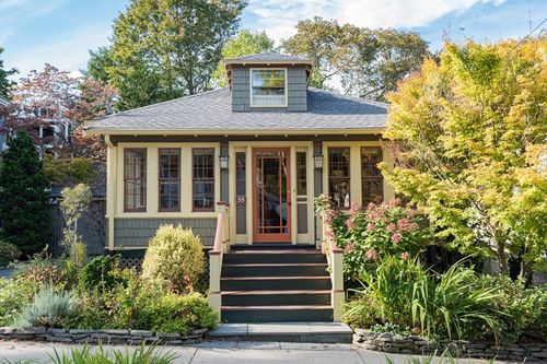 33 Newport St, Arlington, MA, 02476-6206 | Card Image
