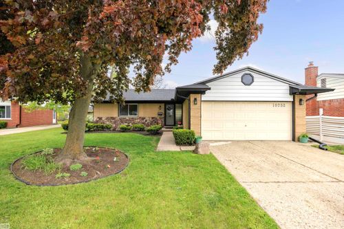 10732 N Oak Dr, Ferndale, MI, 48220-2138 | Card Image