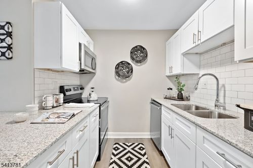 1000 Pheasant Hollow Dr, Plainsboro, NJ, 08536-2155 | Card Image