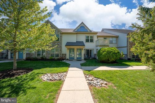 2404 Foxmeadow Cir, ROYERSFORD, PA, 19468-1574 | Card Image