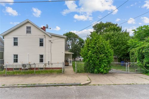 10 Foundry St, Central Falls, RI, 02863-2337 | Card Image