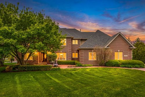 39W514 Bealer Cir, Geneva, IL, 60134-4838 | Card Image