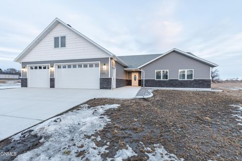 501 Koenig Dr, Bismarck, ND, 58504-2200 | Card Image