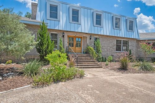110 W Sierra Cir, San Marcos, TX, 78666-2521 | Card Image
