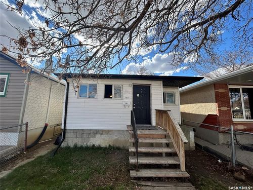 922 Garnet St, Regina, SK, S4T2X5 | Card Image